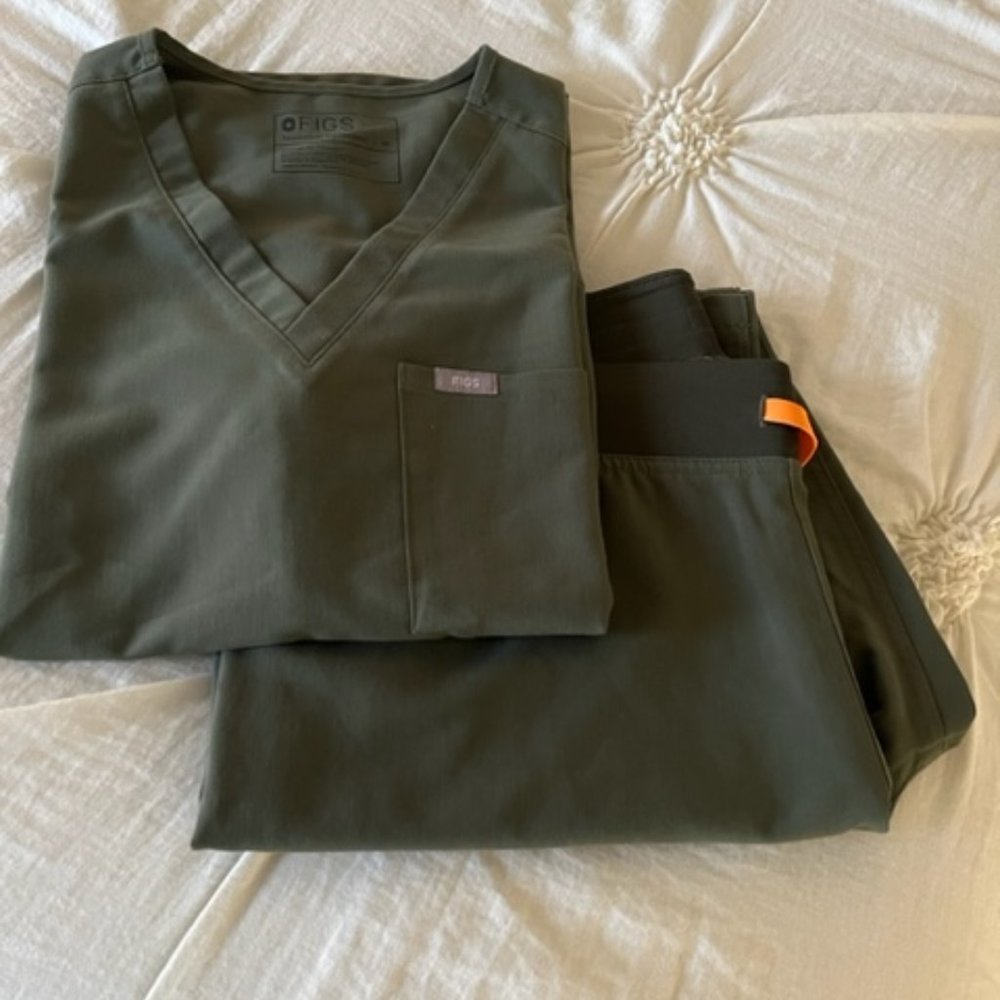 FIG scrubs, Medium, Olive green